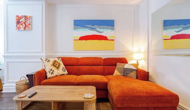Eclectic plateau mont-royal. 2-bedroom condo with garden. in Montréal