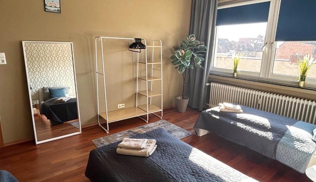 ED-große, moderne Wohnung in zentraler Lage, mit Balkon, Lift und Parkplatz in Hannover