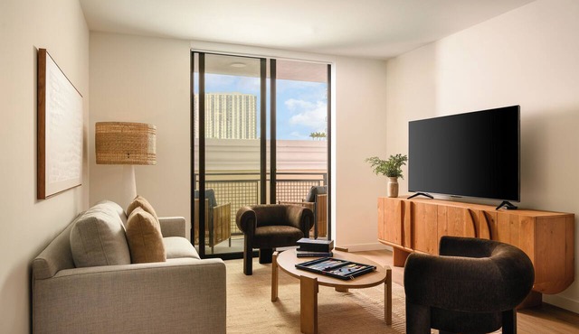 Edgewater Luxury 2BR Suite w/Balcony | Pool + Gym | Sense 28 by AvantStay in Miami