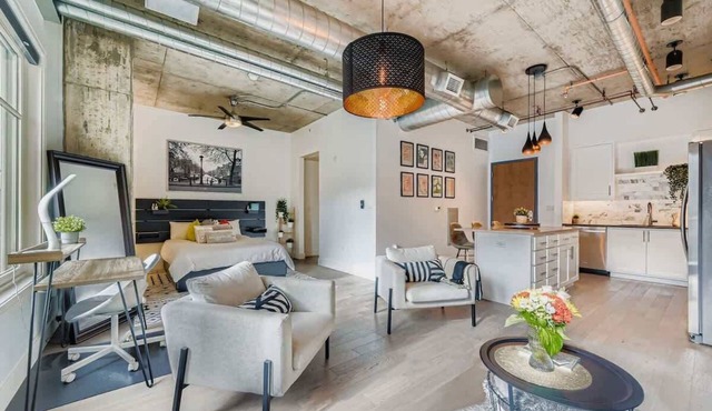 Exquisite Peloton Studio w/ Large Balcony in Boulder