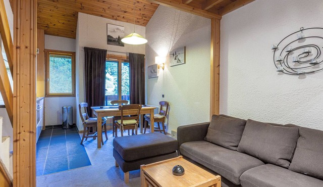 Family Apartment with Balcony, Ski Access, Upgraded Kitchen & Washer in Valmorel