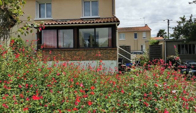House for 1–8 people, garden, 10 minutes from Futuroscope and downtown, French “ 1965-1970 ” decor in Poitiers