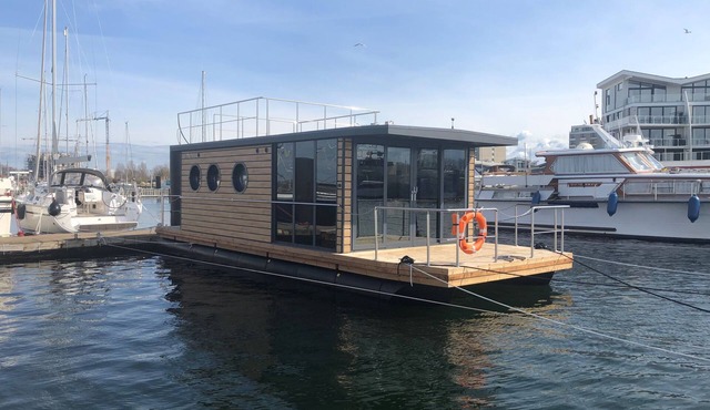 Houseboat Fjord Auriga with bio sauna and roof terrace in Wendtorf/Kiel Fjord in Wendtorf