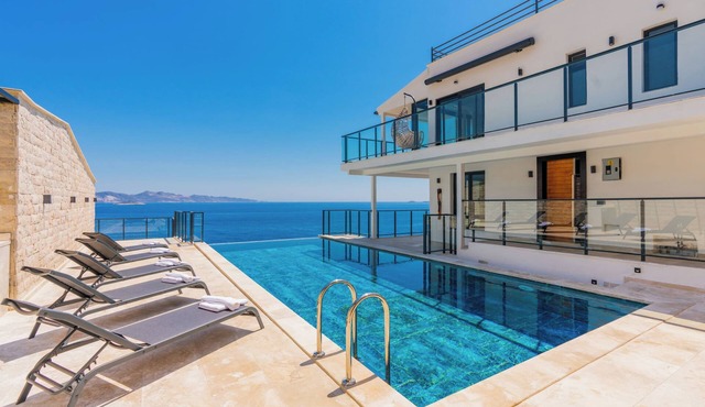 Infinity Pool,Luxury Design and 800m to Beach in Antalya