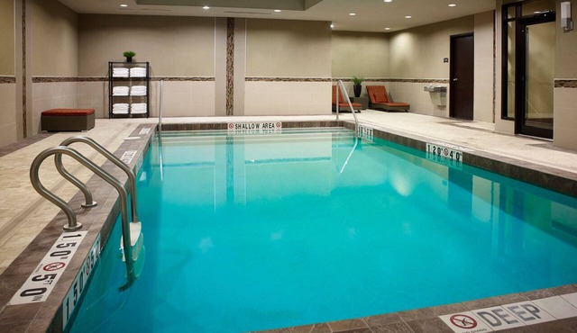 King Studio w/Full Kitchen | Free Breakfast in Hamilton