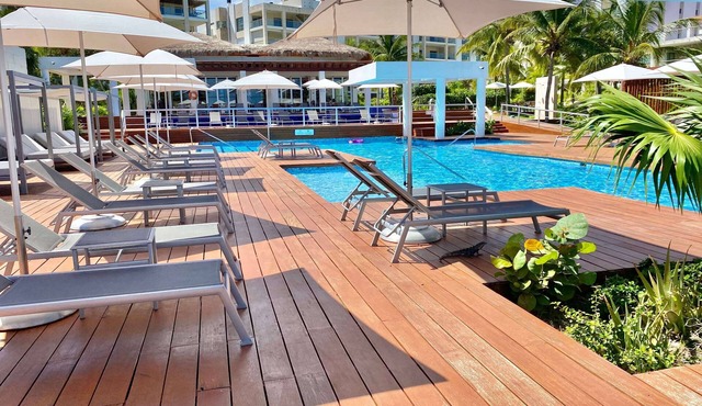 La Amada Deluxe 1 BR Condo w/Private Beach in Cancún