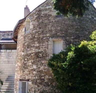 La tour du logis, gîte 4 * à 15 min du Futuroscope in Chéneché