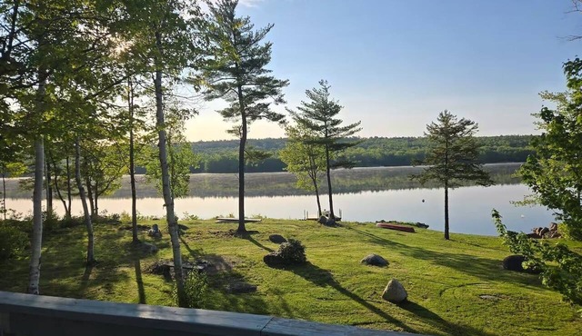 Lakeside Cottage Retreat-Your Year Round Getaway in Windsor