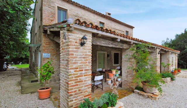 Lovely apartment for 2 guests with pool, A/C, WIFI, TV, patio and pets allowed in Pesaro