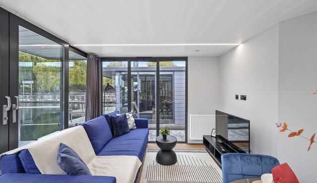 Lovely Water Lodge in London - Sleeps 6 in London
