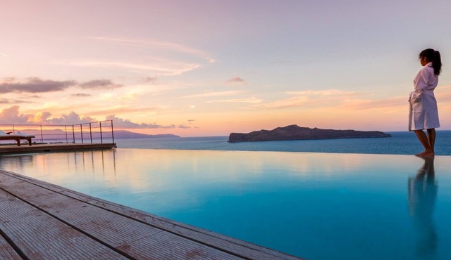 Lux Villa ★Heated infinity pool ★ 500mt to Stalos beach★6 bdr & 7 bathrooms in Stalos