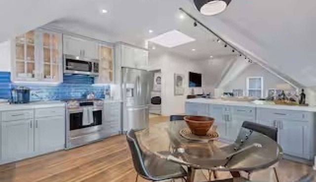 Luxurious 2 Bdrm 2 Bath 3rd floor in Cincinnati