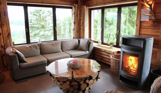 Luxurious Holiday Home in Stoumont with Pool & Bar in Stoumont