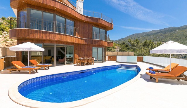 Luxury Valley‑View Escape in Islamlar 3 En‑Suite Jacuzzi Private Pool in İslamlar