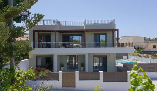 Manuel's dream villa,Private pool,Near amenities in Adele