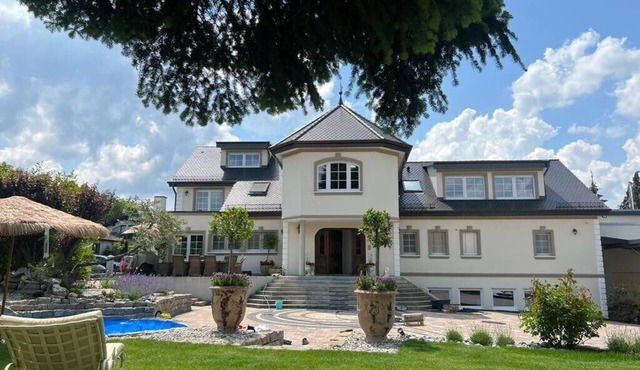 Merzhausen Castle Luxury apartment in Usingen