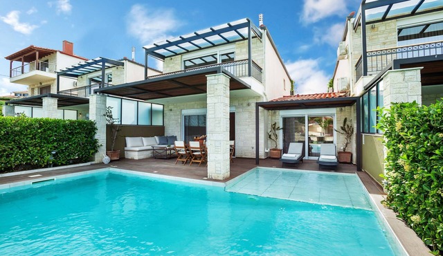 Modern Secluded Villa with Sea Views – Pool, WiFi, Aircon in Hanioti
