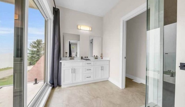 NEW 797 Lakeshore rd Paradise in Selkirk