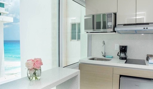 New Studio at the beach, side ocean view in Cancún