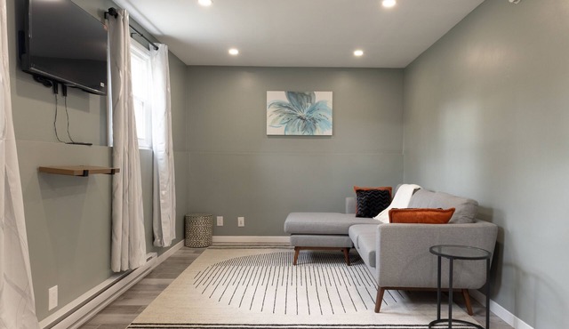 Newly Renovated Private 2 bed with 1 bath Getaway in Kemptville