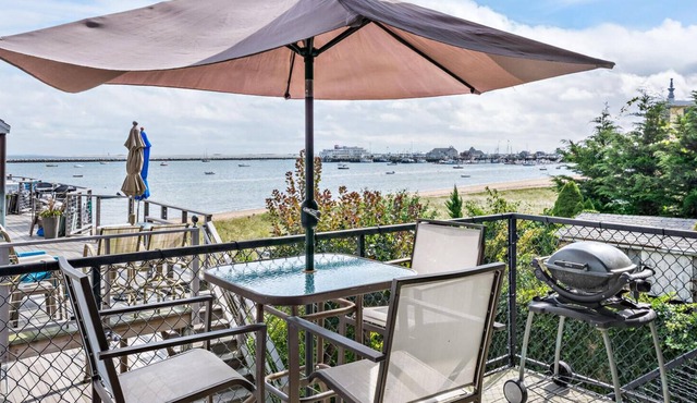 OCEAN FRONT RETREAT W/ Bath Amenities by Balmain, Hermès, Lanvin & Molton Brown in Provincetown