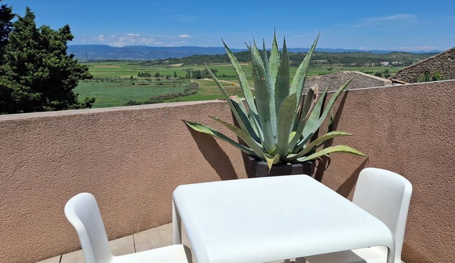 Opuntia Location en Méditerranée in Escales