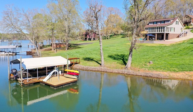 Pristine lake house offering watersports, gameroom favorites, and stunning view in Catawba