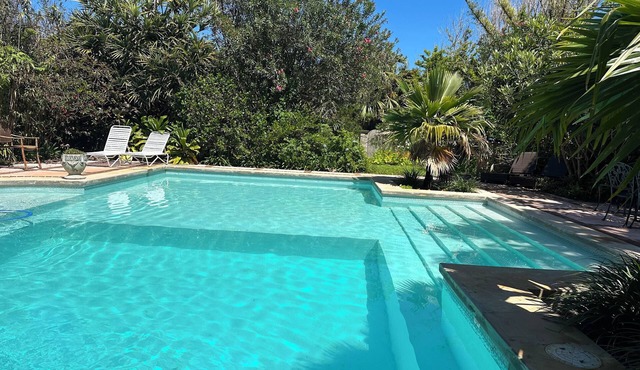 Private Cottage next to Golf Course with Waterfront and Pool