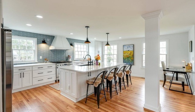 Quintessential Chagrin Falls in an upscale home! in Chagrin Falls