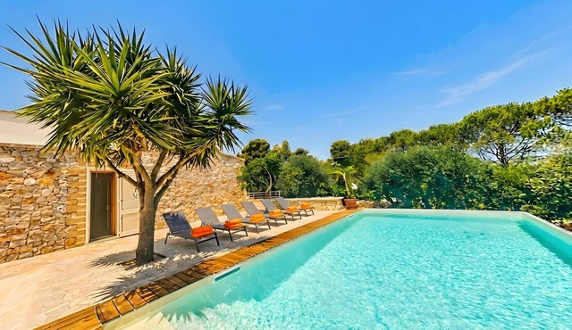 Renovated estate w/private pool 950m from the sea in Leuca