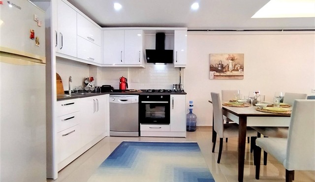 Residence Flat with Shared Pool in Konyaalti in Antalya