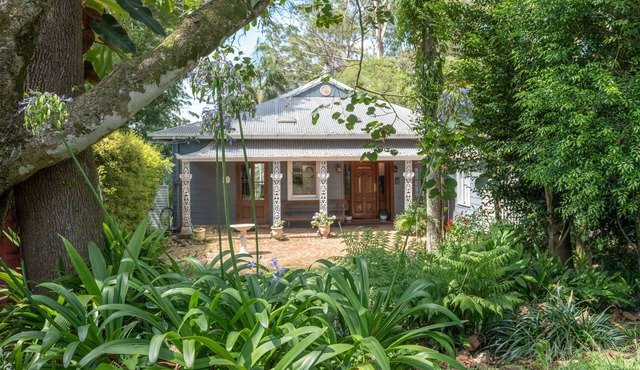 Romantic Cottage 250m to Gallery Walk in Tamborine Mountain