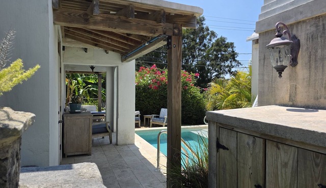 Secluded 3-Day Getaway w/Friends to Bermuda Private Pool, House + Cottage.