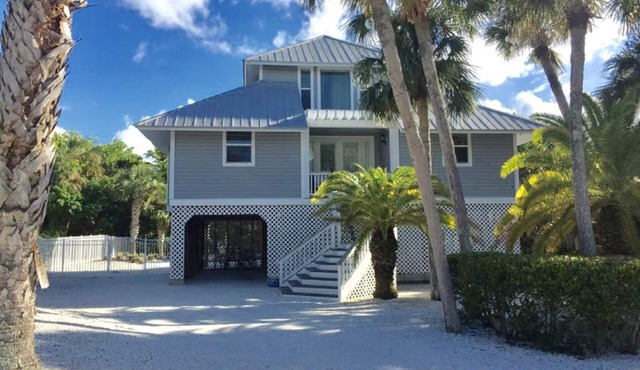 Secluded and Private House with Pool, Near Beach. 11 blocks from Village. in Boca Grande