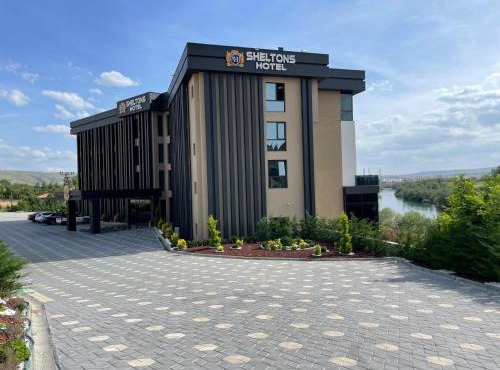 Sheltons Hotel in Hasandede