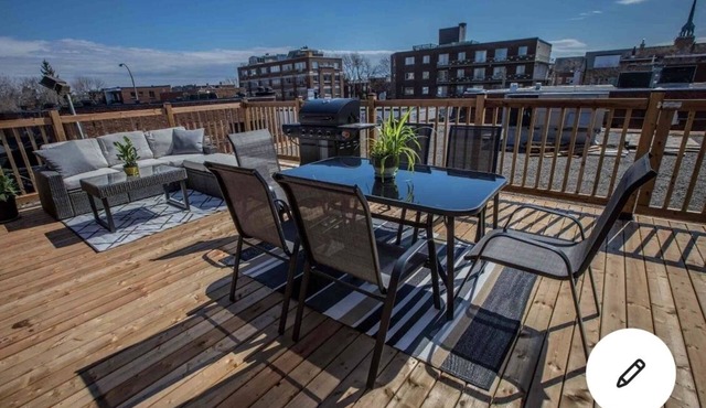 Spacious 4BRs/2Baths with private parking and patio! in Montréal