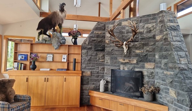 Spacious Country House in a Beautiful Garden. in Geraldine Downs
