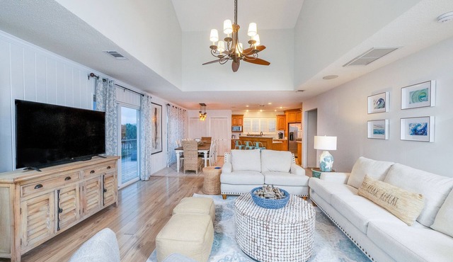 Spring Break Ready! Pool | Game Room | Sleeps 21 in Gulf Breeze