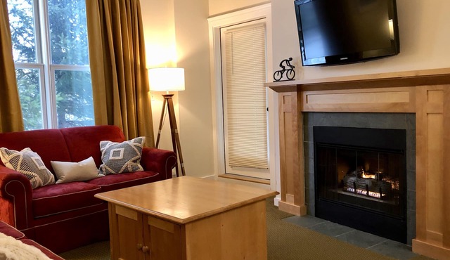 Stratton 1 Bedroom Long Trail Condo, Walk to Village and Lifts in Stratton