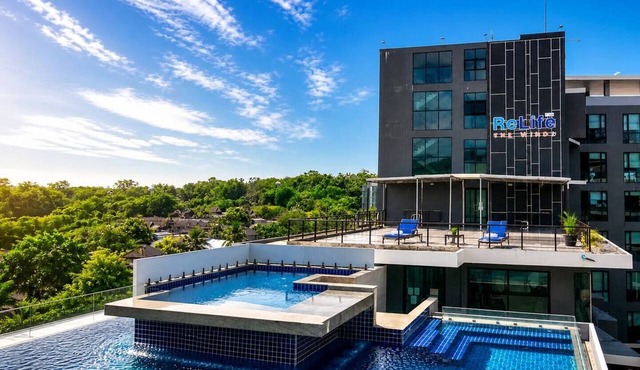 Studio Aira| Rooftop Pool | relife naiharn beach in Karon