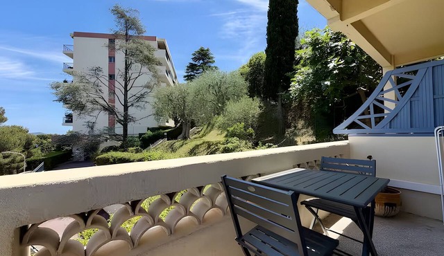 Studio Apartment 'Diamant' with Balcony and Wi-Fi in Nice