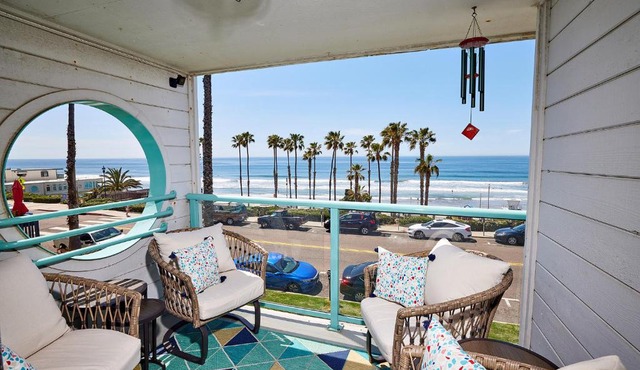 Sunsets and Spectacular Ocean Views Perfect Beach Home in Oceanside