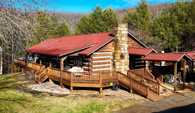 Tall Maple Farm and Lodge with Mountain Views in North Wilkesboro