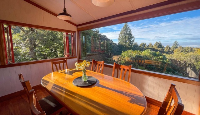 The Lookout: Waterfalls & Ancient Forest Walks-Peel Forest Boutique Holiday Home in Geraldine