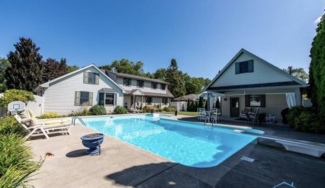 The Toledo Pool House! in Toledo