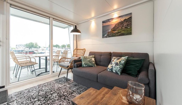 Tiny floating house, Mallorca in Maastricht