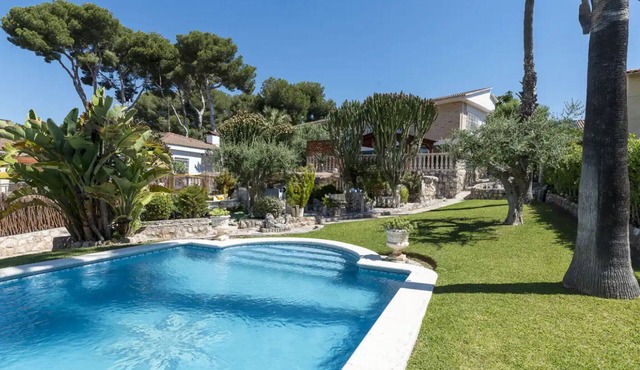Traditional Elegance 1km to beach in Cunit