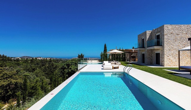 Two private pools, hot tub, nature views, ping pong! in Rethymno