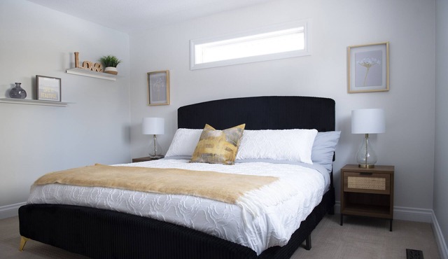Urban Oasis|1min to Whyte Ave|5mins to UofA in Edmonton