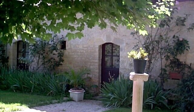 VERY QUIET single-storey GITE PROMO EASTER HOLIDAY in Champagné-le-Sec